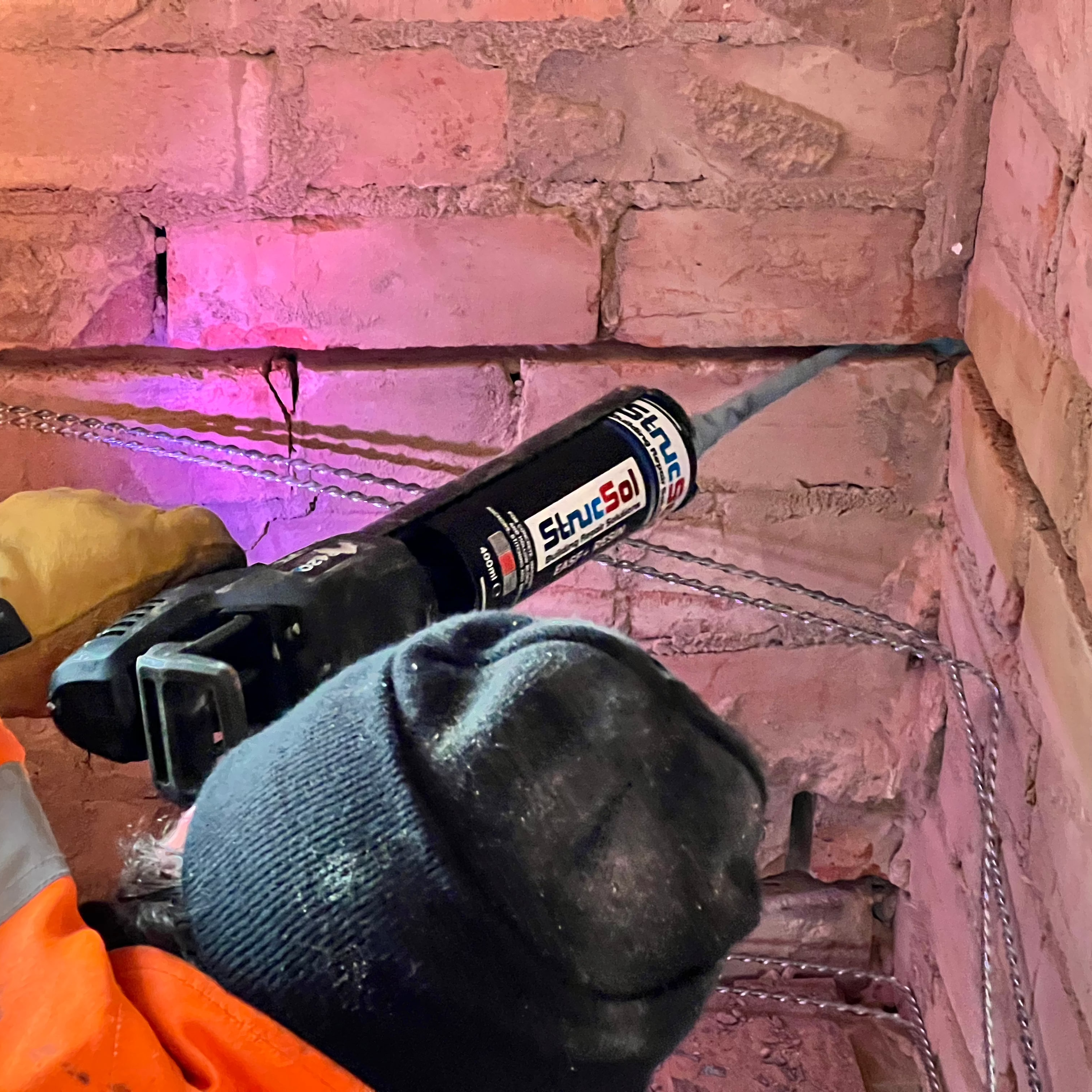 Strucsol EASF+ resin for anchor bonding and crack stitching or brickwork repair