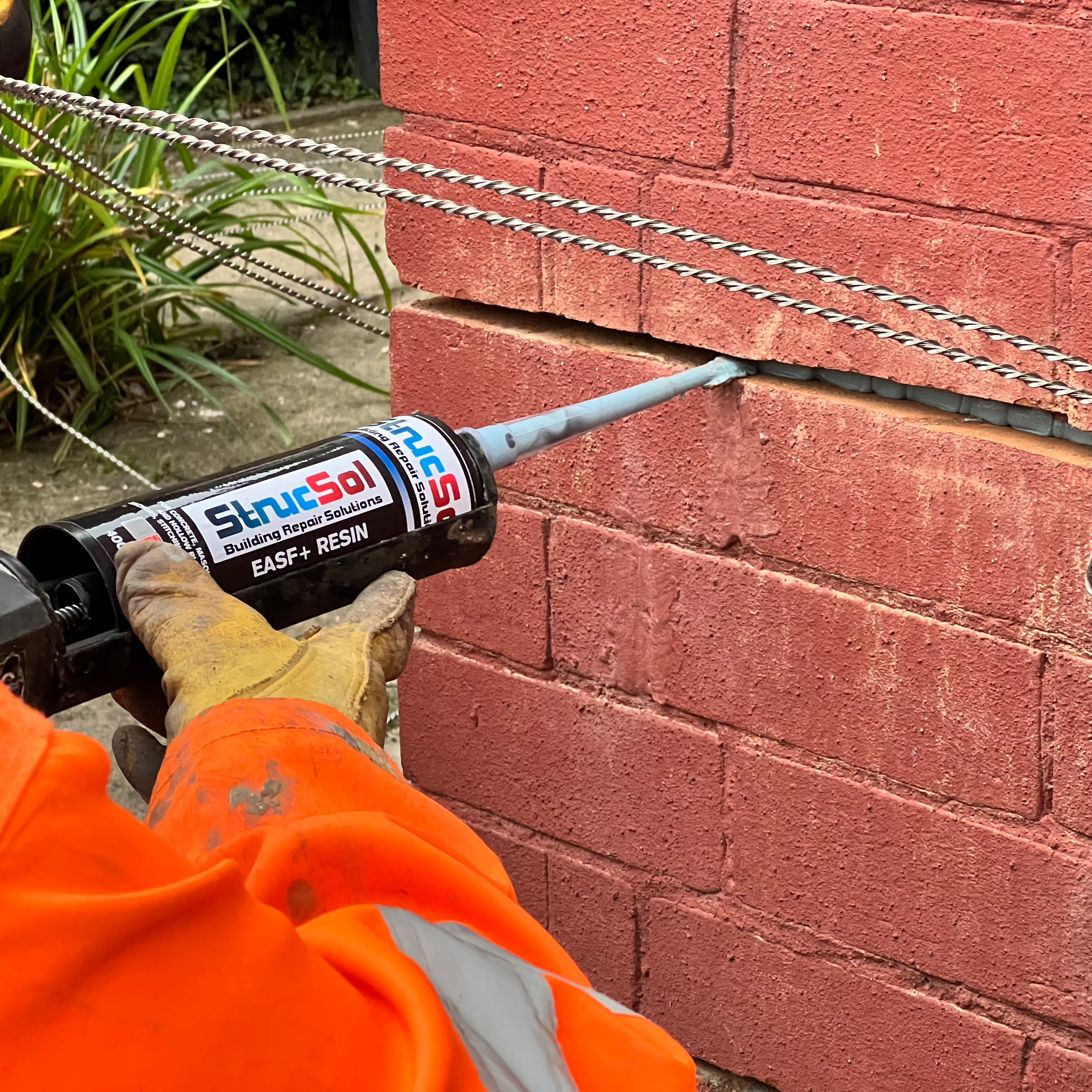 Strucsol EASF+ resin for anchor bonding and crack stitching or brickwork repair
